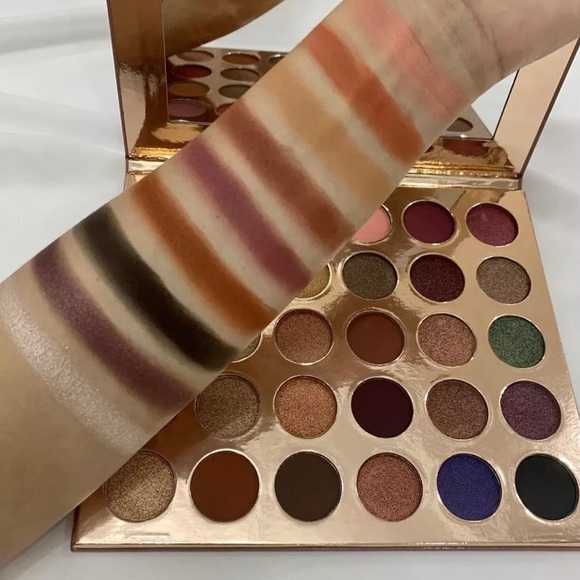 Rose gold eyeshadow palette - Picture 3 of 4